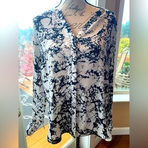 Medium long sleeve button up blouse